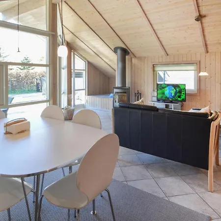 Ferienhaus Amazing In Vaeggerlose With Kitchen